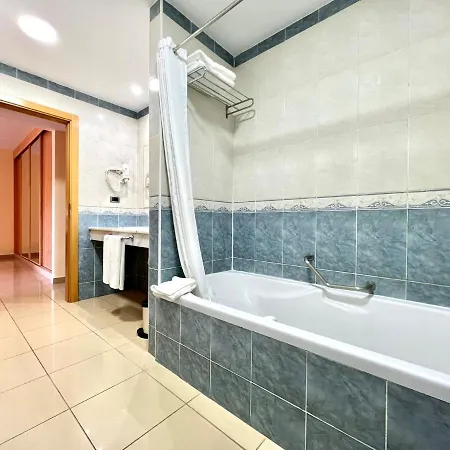 Estudio Con Ac, Wifi Y Balcon, Bien Comunicado En Tenerife Sur