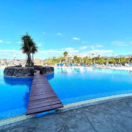 Estudio Con Ac, Wifi Y Balcon, Bien Comunicado En Tenerife Sur *